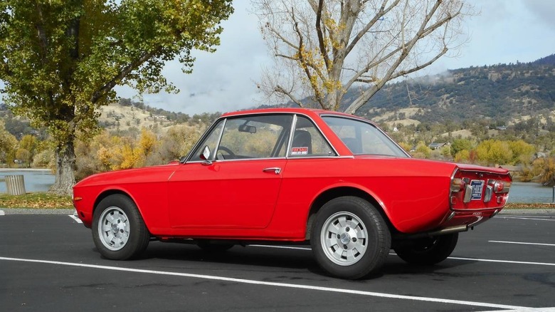 1975 Lancia Fulvia Safari rear three-quarter image