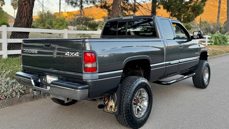 2002 Dodge Ram 2500 Diesel 4X4 rear three-quarter image