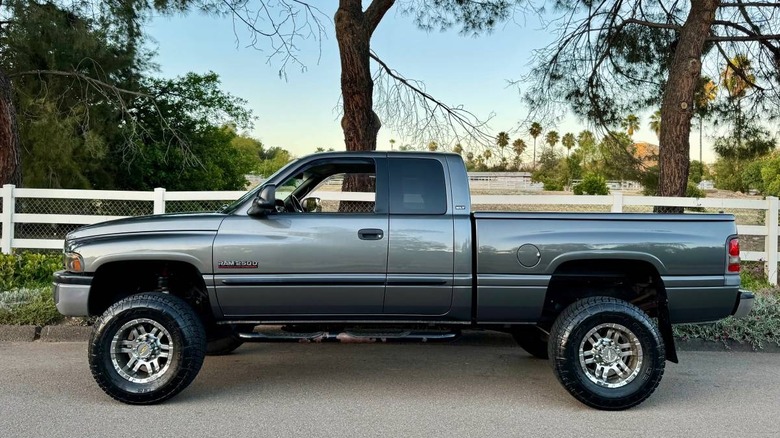 2002 Dodge Ram 2500 Diesel 4X4 full driver's side image