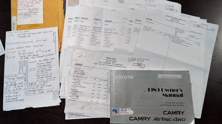 1989 Toyota Camry All-Trac service receipts and owner's manual image