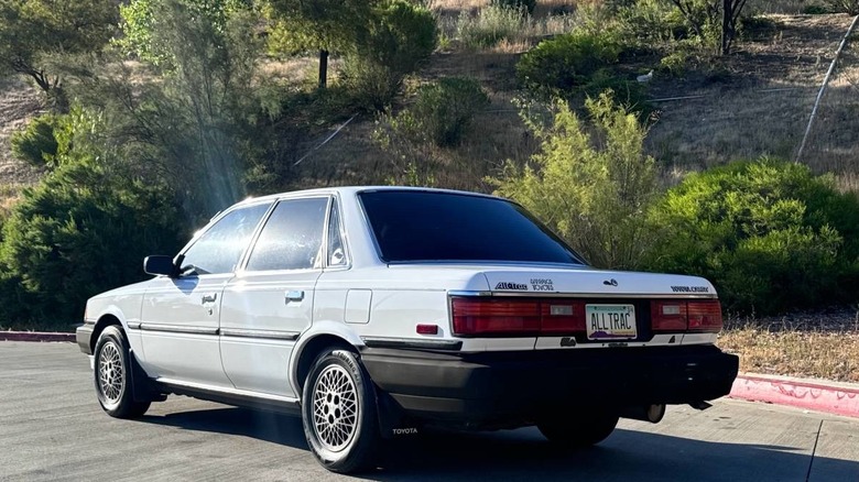 1989 Toyota Camry All-Trac rear three-quarter image