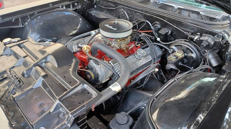 Custom 1967 Pontiac Grand Prix 400CID engine image