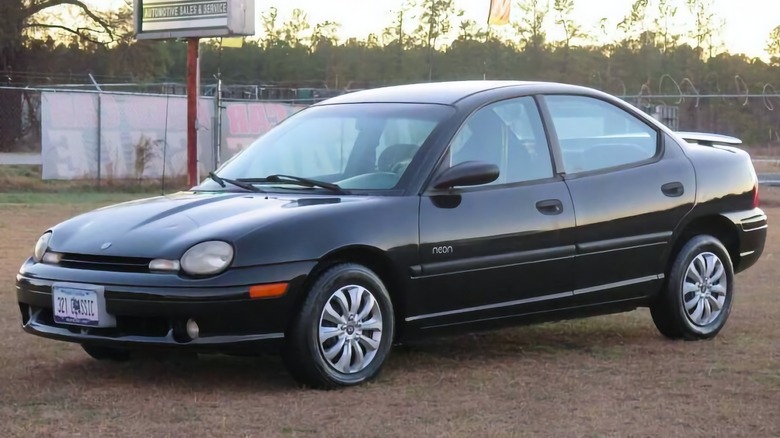1998 Dodge Neon Highline front three-quarter image