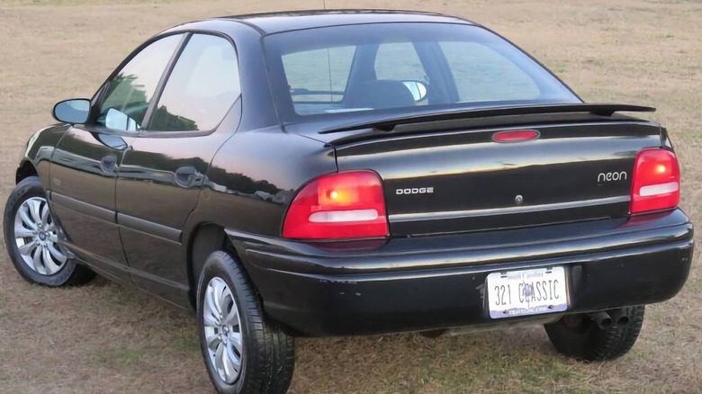1998 Dodge Neon Highline rear three-quarter image