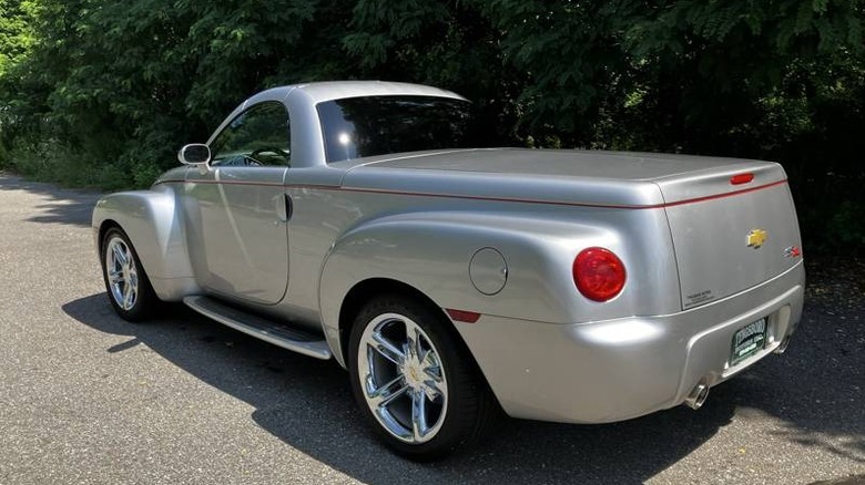 2005 Chevrolet SSR rear three-quarter image