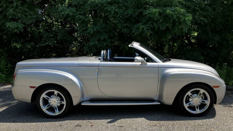 2005 Chevrolet SSR passenger side with top down image