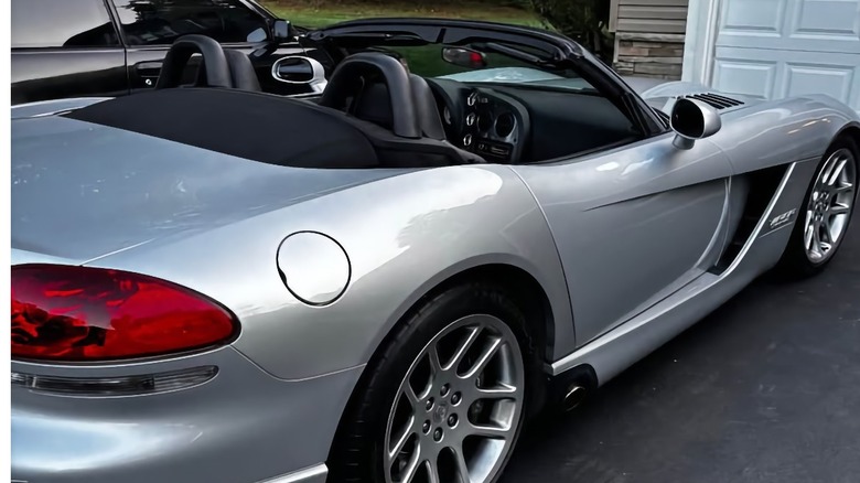 2003 Dodge Viper SRT-10 rear view image