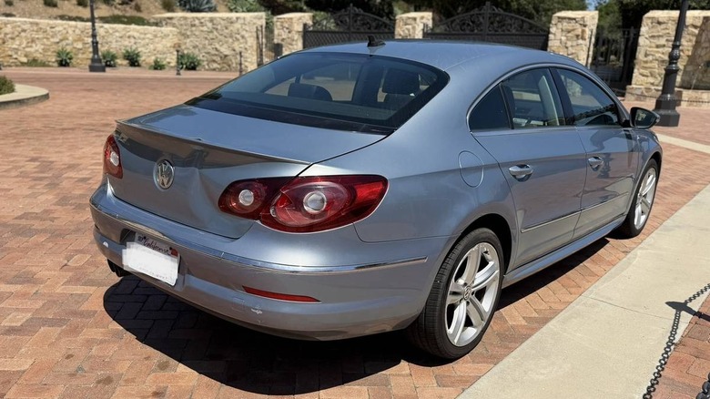 2010 Volkswagen CC R-Line rear three-quarter image