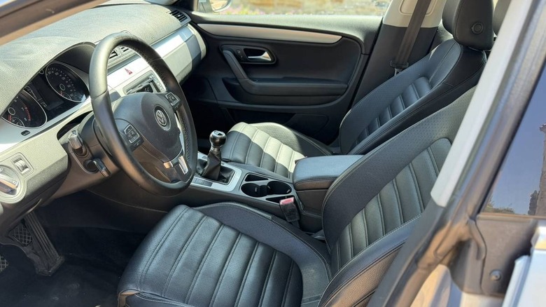 2010 Volkswagen CC R-Line driver's seat image