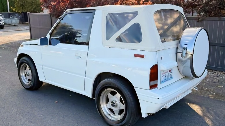 1993 Geo Tracker rear three-quarter image