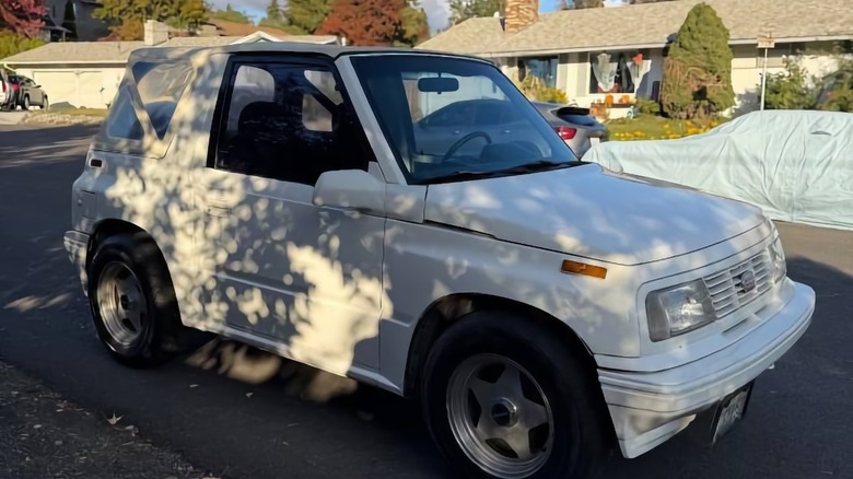 1993 Geo Tracker passenger side image