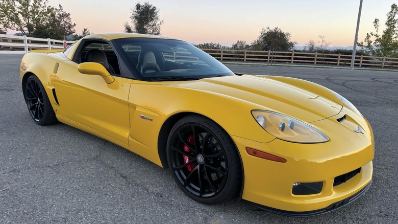 2007 Chevrolet Corvette Z06 front three-quarter image