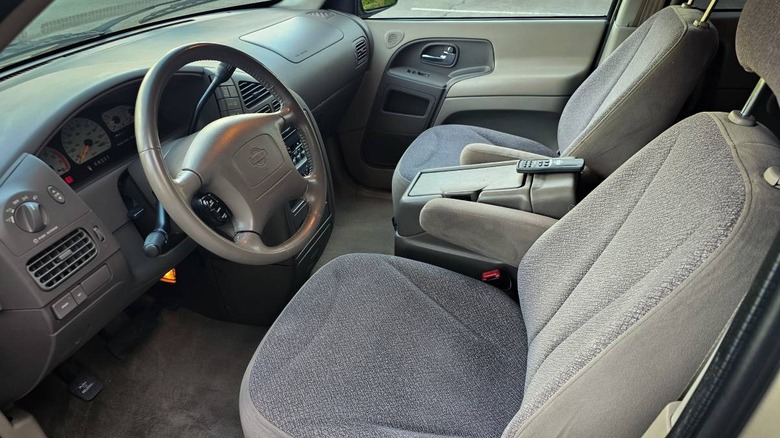 2000 Nissan Quest SE driver's seat image