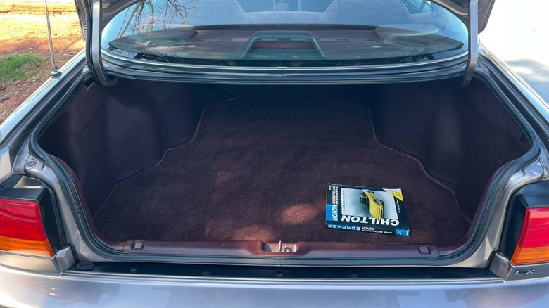 1992 Honda Accord LX boot space image