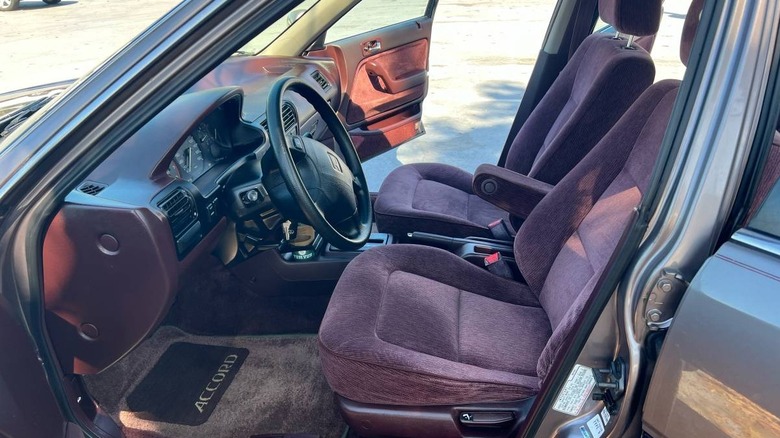 1992 Honda Accord LX driver's seat image