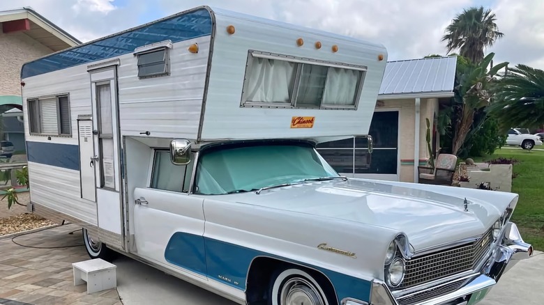 1959 Lincoln Continental Chinook Camper front three-quarter image