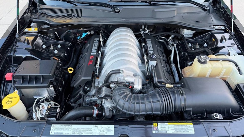 2007 Magnum SRT8 6.1-liter Hemi V8 image