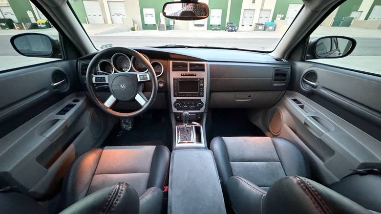 2007 Magnum SRT8 Interior and dashboard image