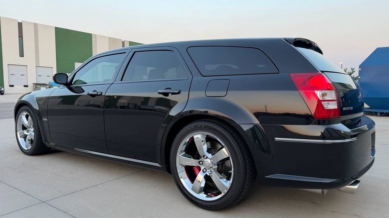 2007 Magnum SRT8 driver's side image