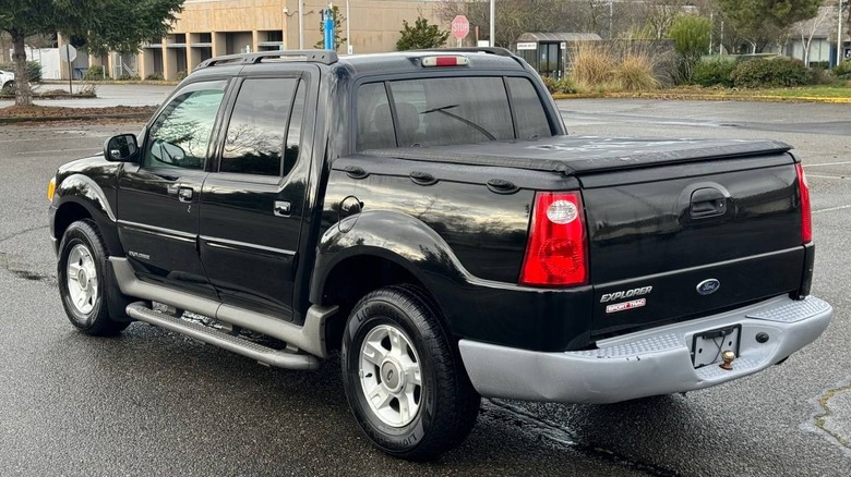 2001 Ford Explorer Sport Trac 4WD rear three-quarter image