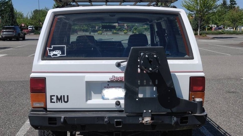 1993 Jeep Cherokee Sport rear hatch and tire carrier image
