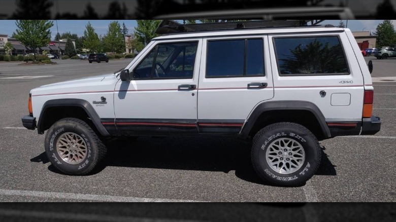 1993 Jeep Cherokee Sport driver's side image