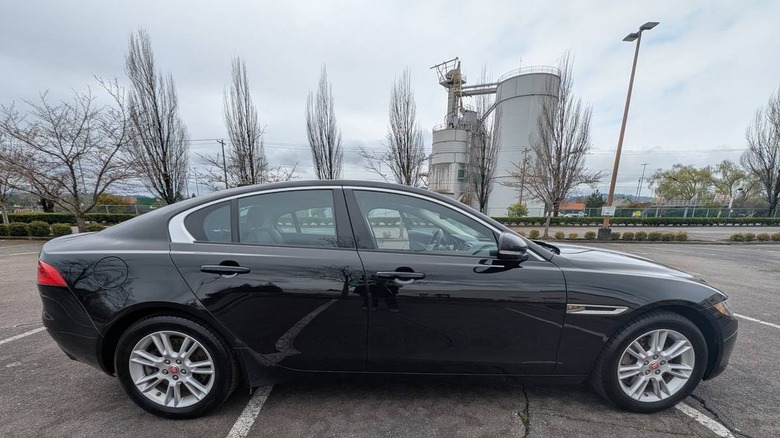 2018 Jaguar XE 2.5T Premium passenger side image