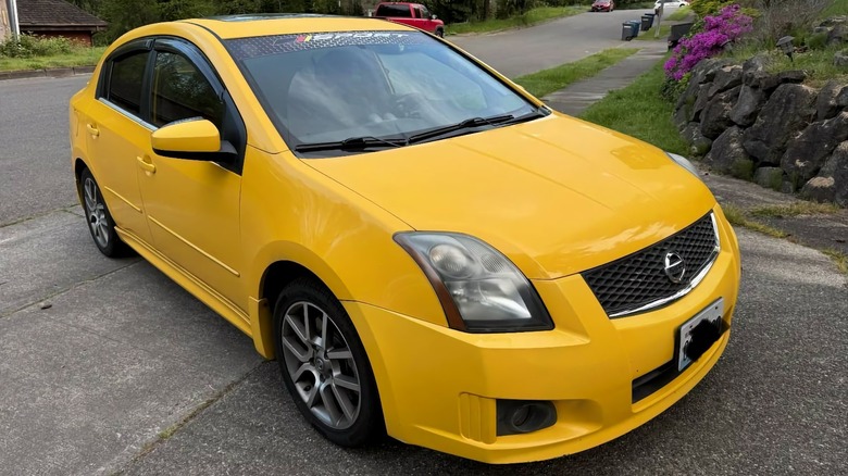 2007 Nissan Sentra SE-R Spec-V front three-quarter image
