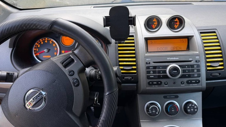 2007 Nissan Sentra SE-R Spec-V dashboard detail image