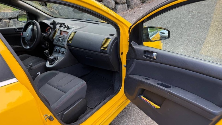 2007 Nissan Sentra SE-R Spec-V view through front passenger door image