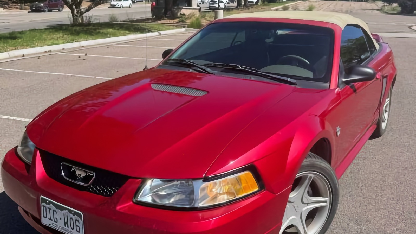Ford Mustang GT z 1999 roku za 5900 dolarów — czy to dobra okazja?