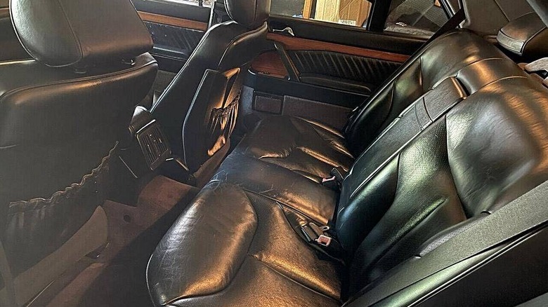 1992 Mercedes-Benz 300SD rear seat image