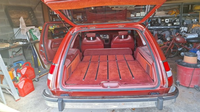 1977 AMC Pacer Wagon load area image