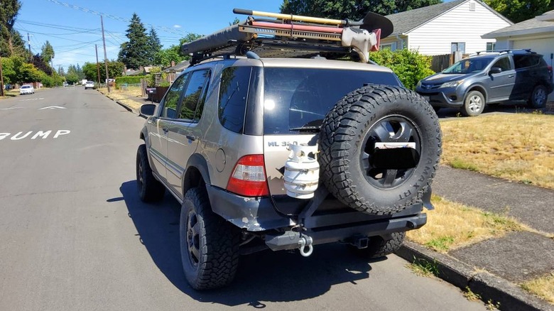 2003 Mercedes-Benz ML350 Overlander Rear Three-Quarter Image