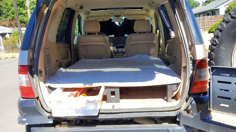 2003 Mercedes-Benz ML350 Overlander Load Area Image