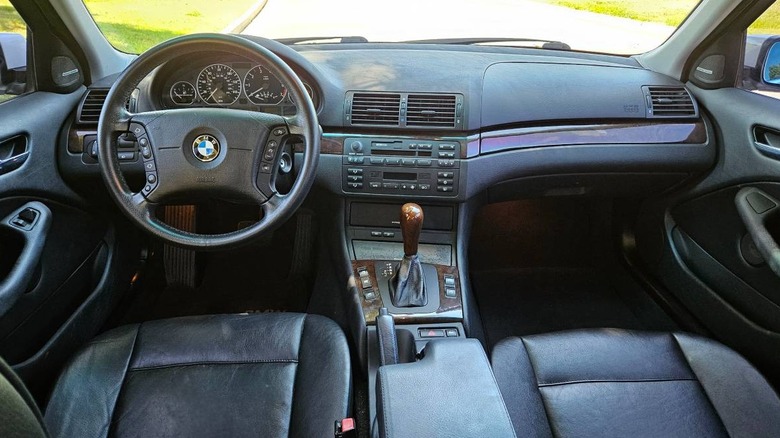 2001 BMW 330xi interior image