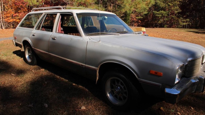 1977 Plymouth Volare Wagon front three-quarter image
