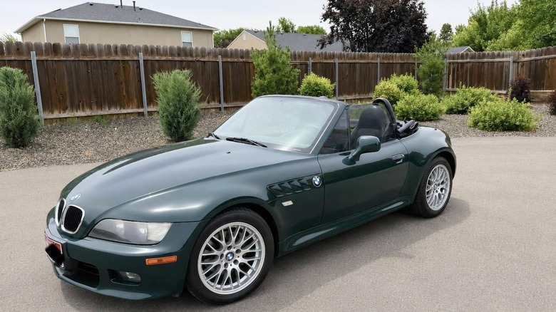1999 BMW Z3 2.8 front three-quarter image