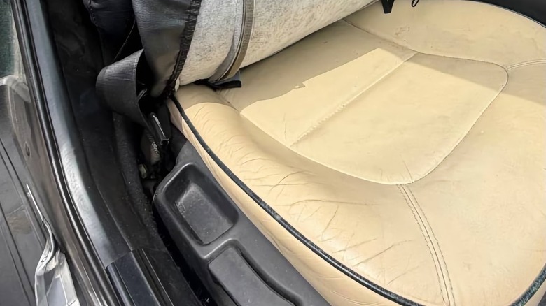 1999 BMW Z3 2.8 seat upholstery detail image