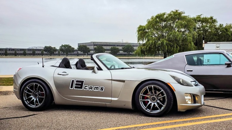 2007 Saturn Sky Redline front three-quarter image