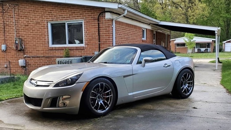 2007 Saturn Sky Redline front three-quarter image