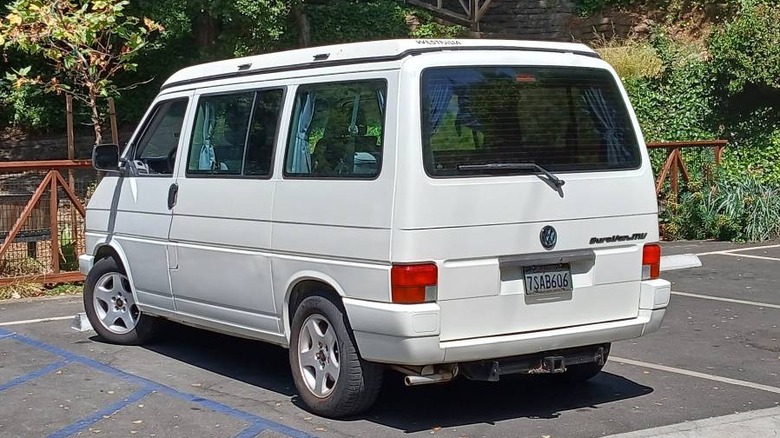 1993 Volkswagen Eurovan Westfalia Weekender rear three-quarter image