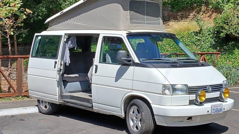 1993 Volkswagen Eurovan Westfalia Weekender side image with top up