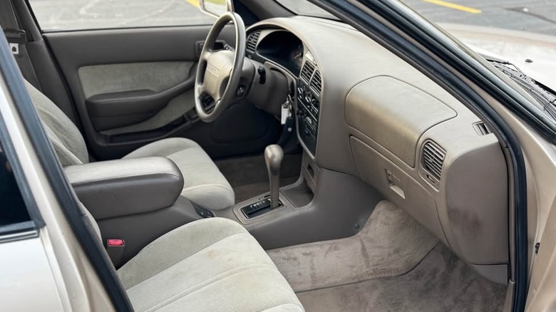 1994 Toyota Camry LE wagon front seats image