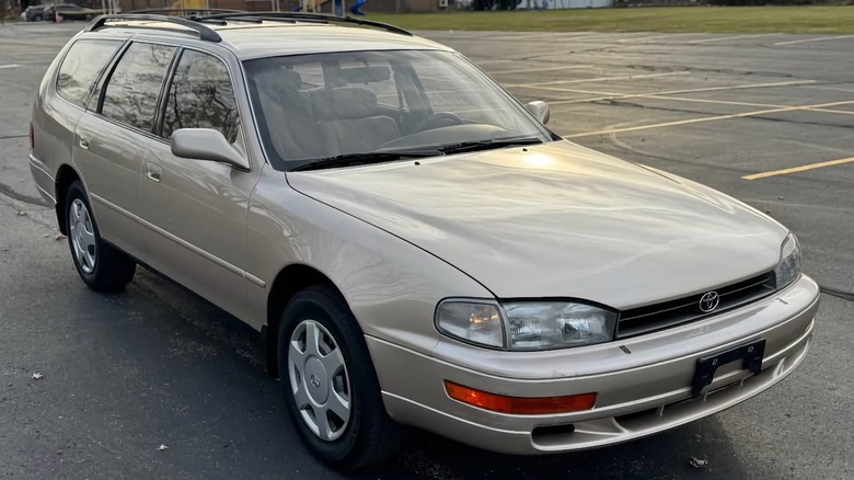 1994 Toyota Camry LE wagon front three-quarter image