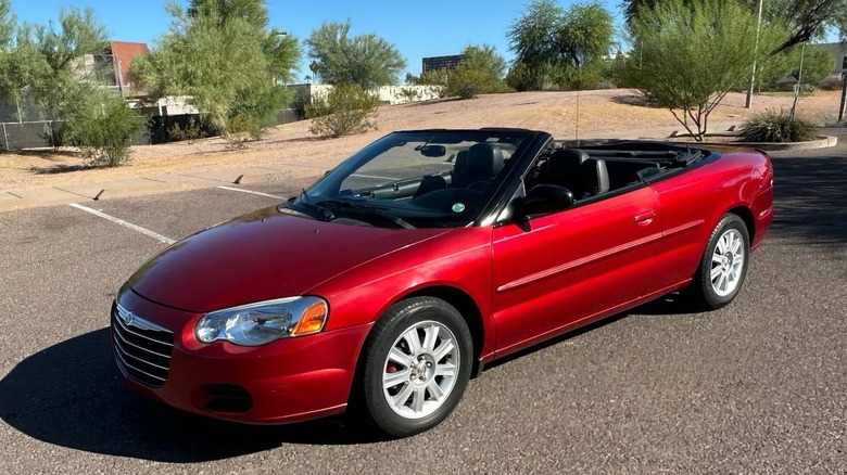 2004 Chrysler Sebring GTC front three-quarter image