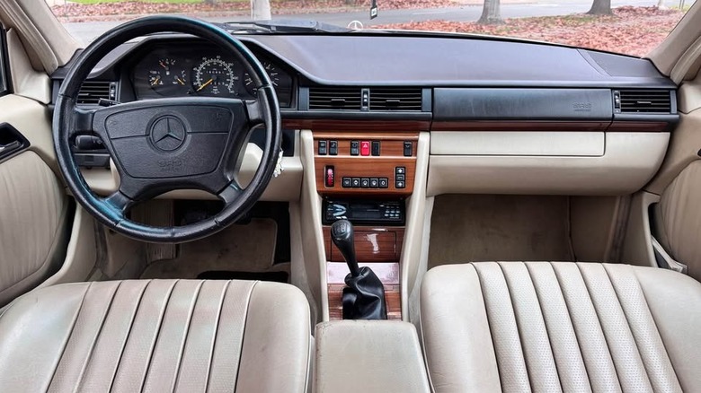 1995 Mercedes-Benz 300D dashboard image