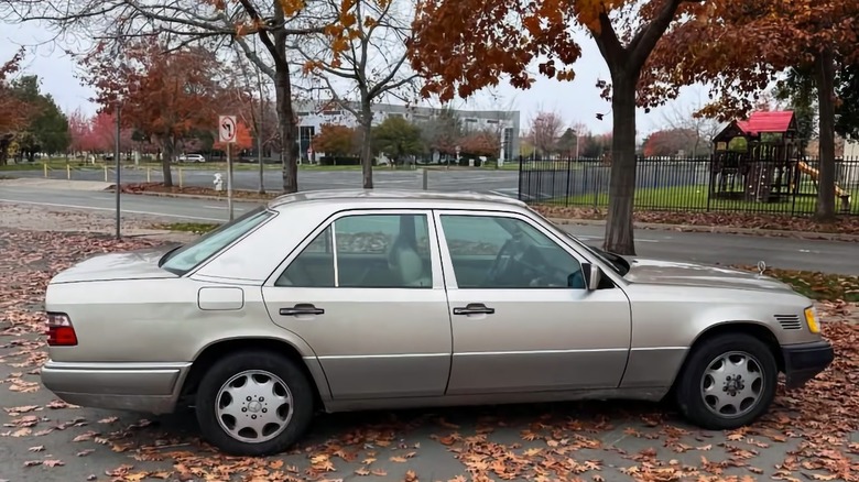 1995 Mercedes-Benz 300D right side image