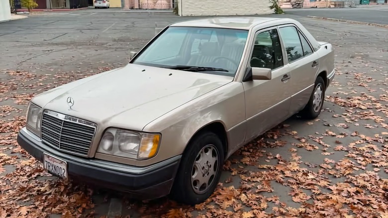 1995 Mercedes-Benz 300D front three-quarter view