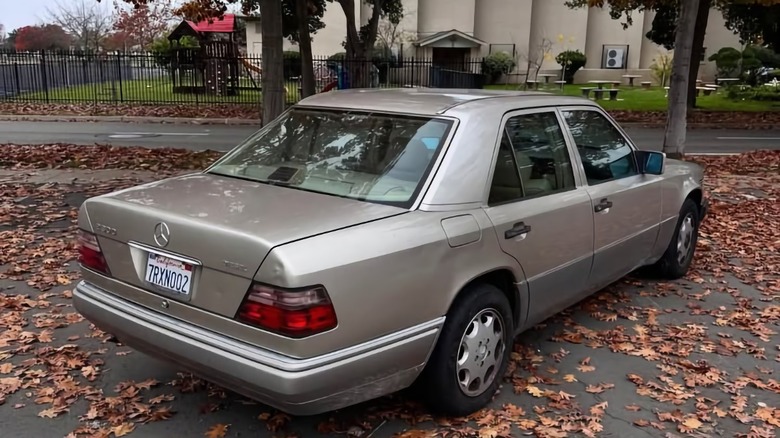1995 Mercedes-Benz 300D rear three-quarter image